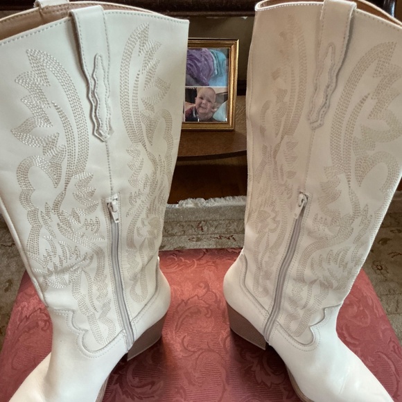 Crown Vintage Sila Embroidered Western Boots in White Sz 7 EUC - Picture 6 of 15